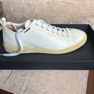 Men’s size 8 US white leather sneaker